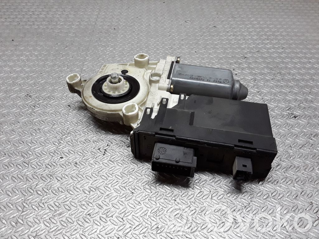 Citroen C5 Motor del regulador de la ventanilla de la puerta delantera 