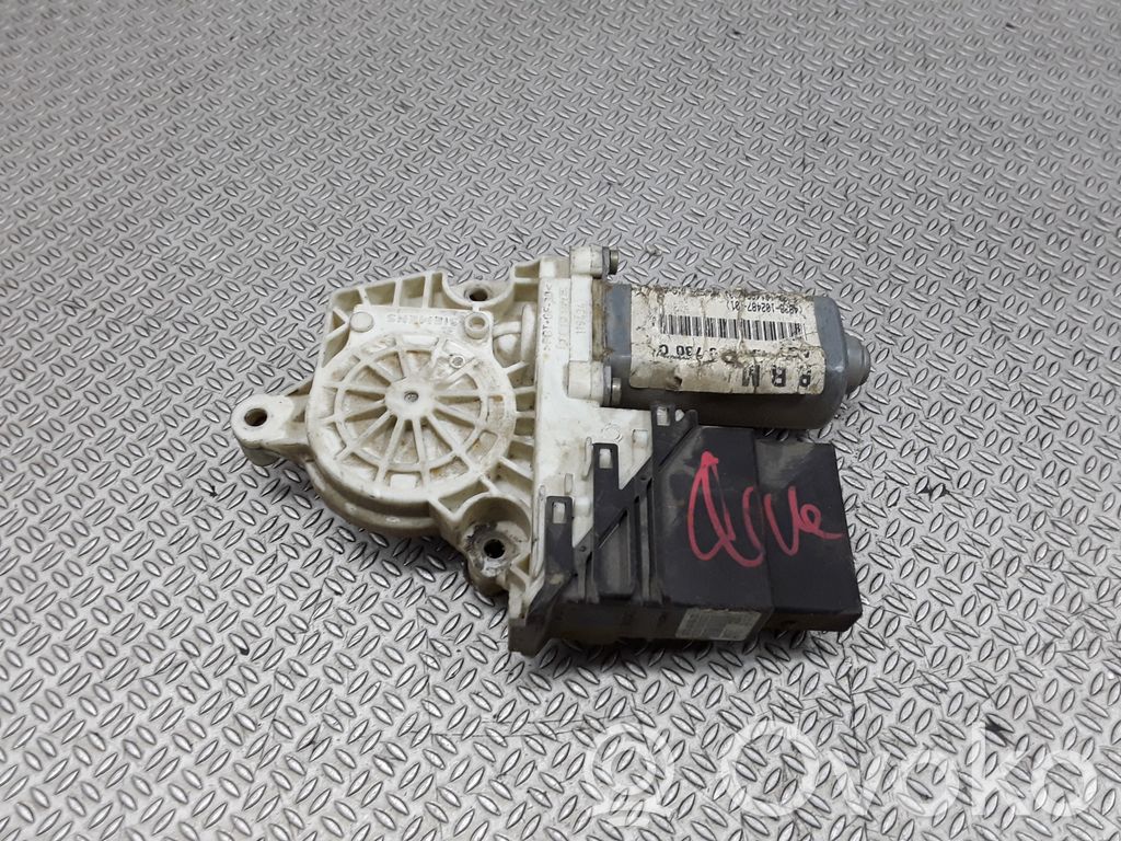 Volkswagen Golf IV Silniczek podnoszenia szyby drzwi tylnych 