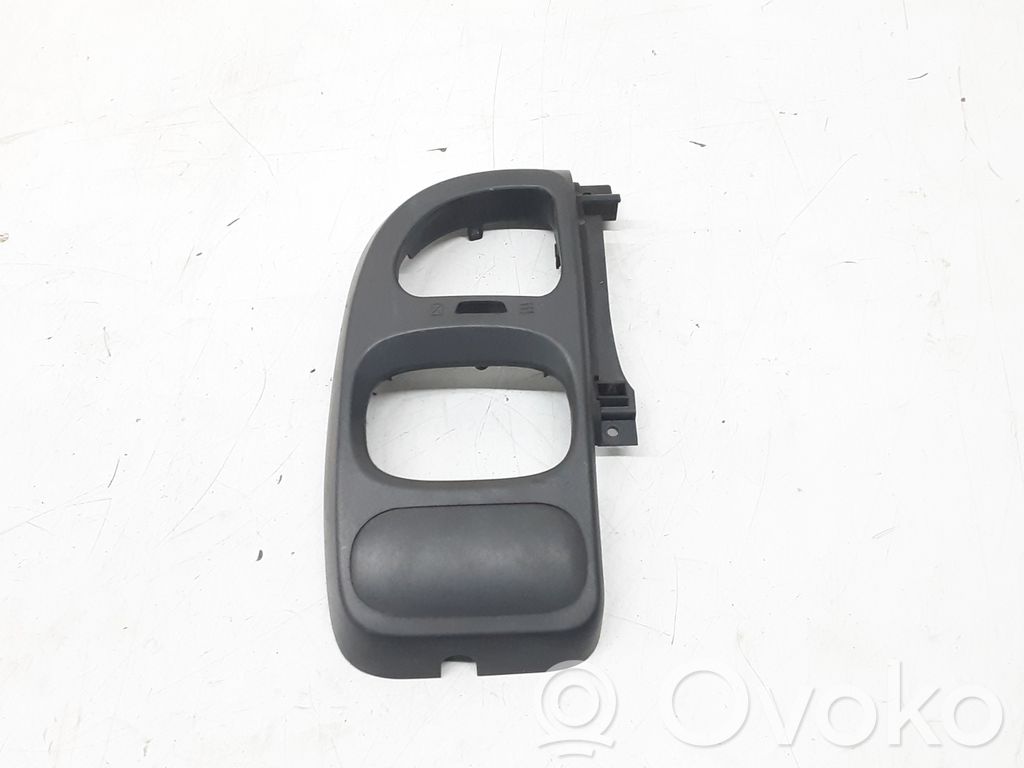 Ford Transit Kita salono detalė 