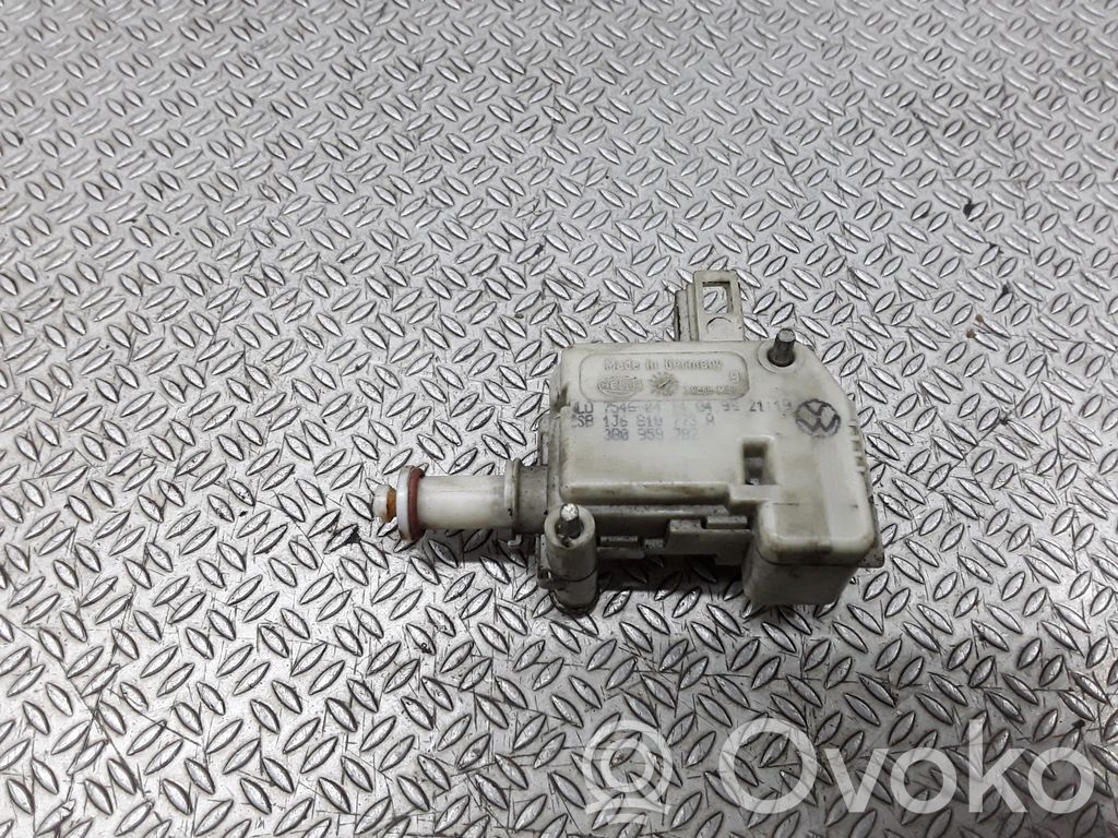 Volkswagen Golf IV Serratura del tappo del serbatoio del carburante 