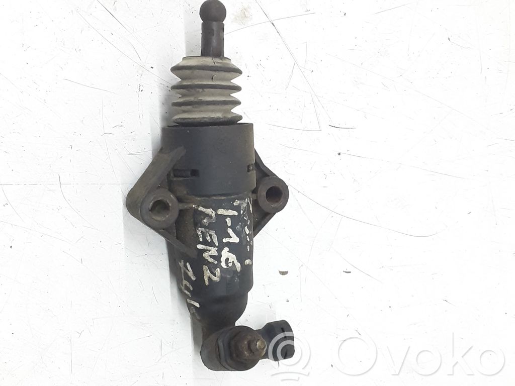 Volkswagen Golf IV Kytkimen apusylinteri 