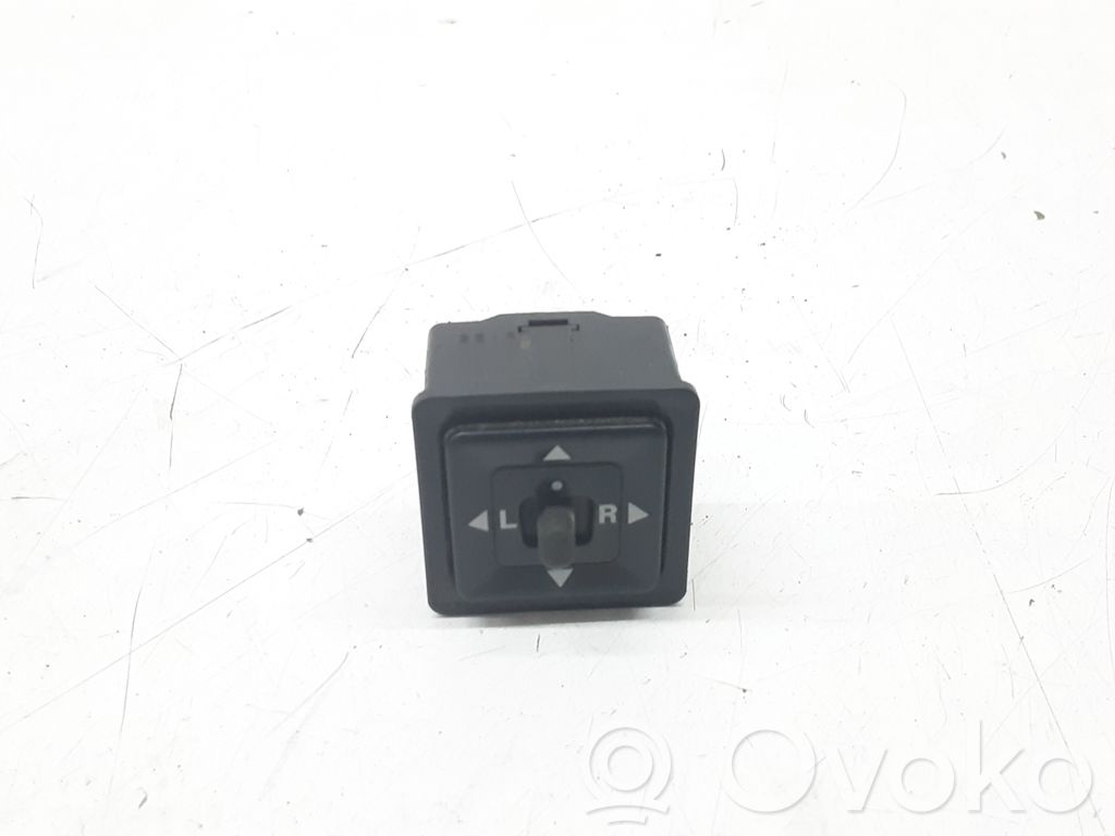 Wing mirror switch   2775