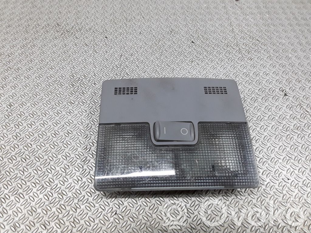 Luz del asiento delantero   4B0947105C