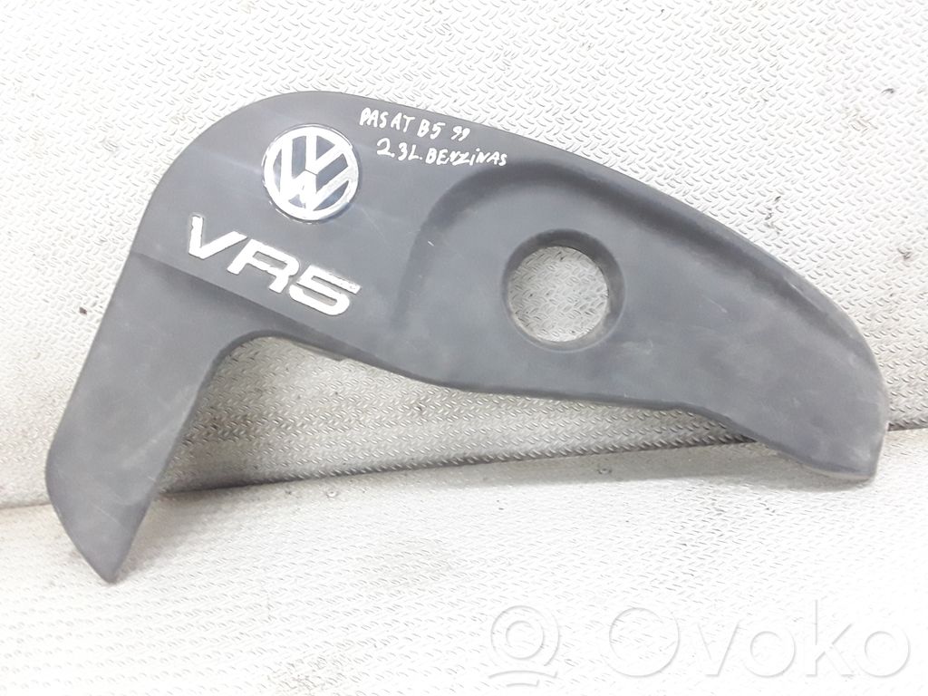 Volkswagen PASSAT B5 Cubierta del motor (embellecedor) 