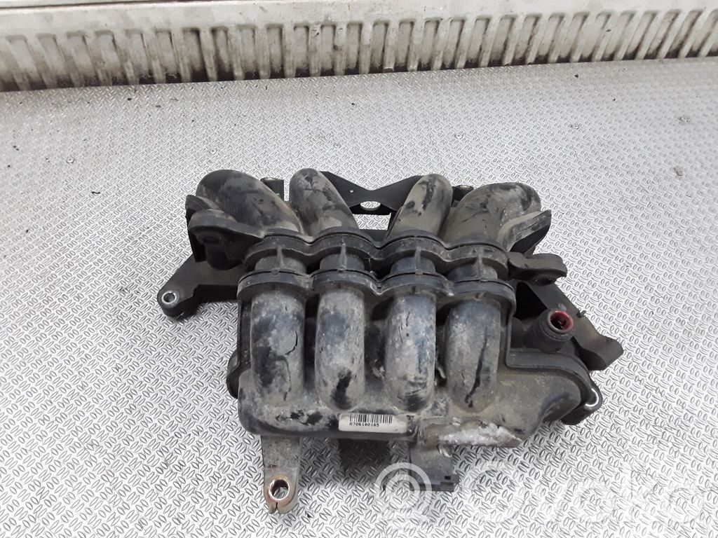 Kolektor ssący   VP2S6U9424CC