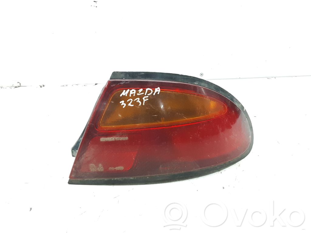 Mazda 323 F Aizmugurējais lukturis virsbūvē 