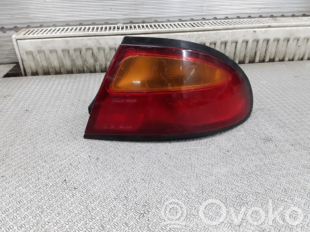 Mazda 323 F Aizmugurējais lukturis virsbūvē 