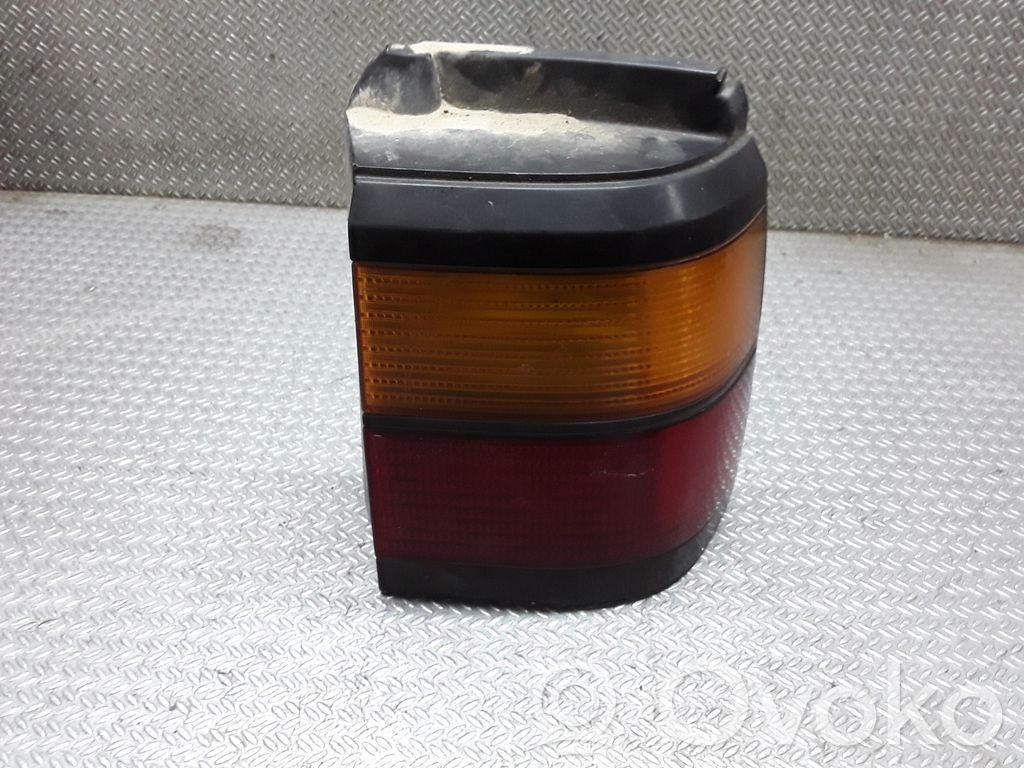 Lampă spate în caroserie   333945112