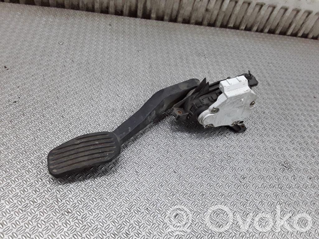 Accelerator throttle pedal   00776919