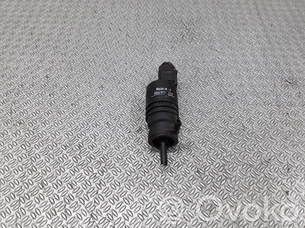 Mercedes-Benz C W202 Windscreen/windshield washer pump 