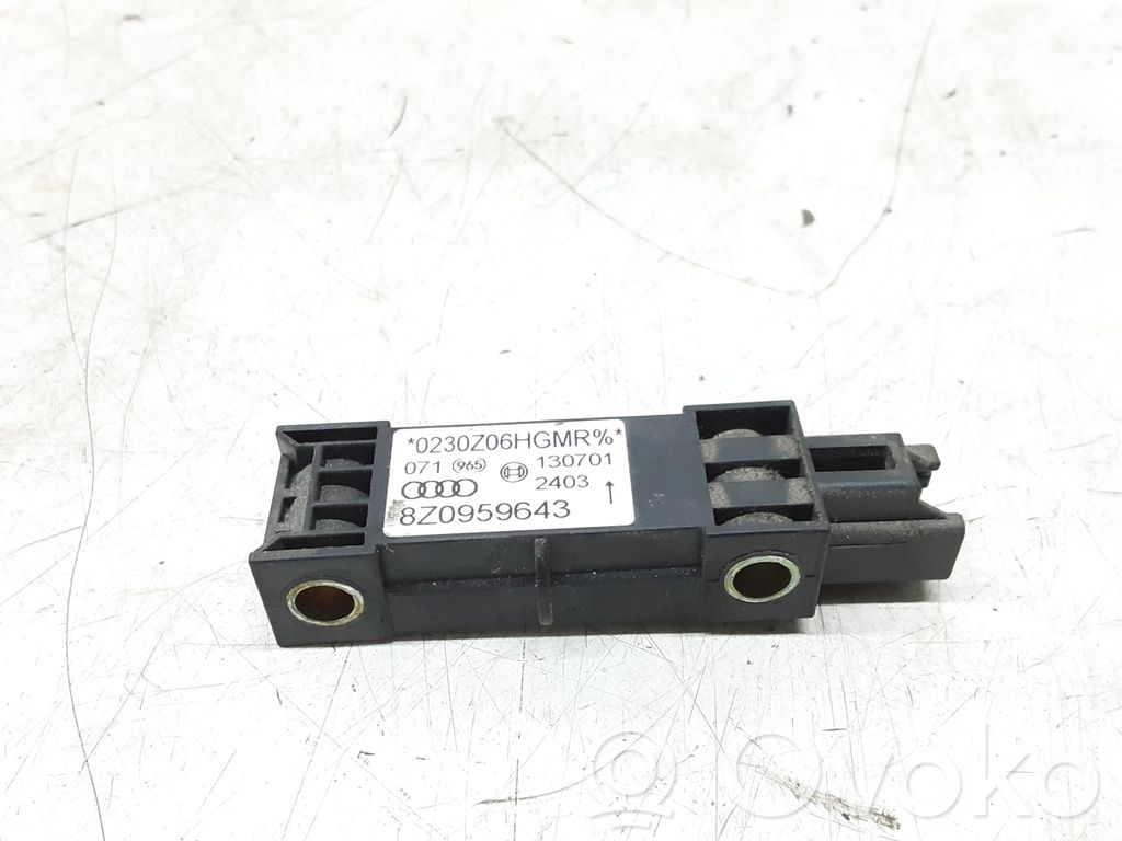 Oro pagalvių smūgio daviklis   8Z0959643