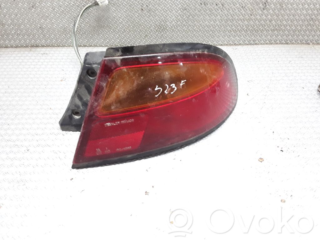 Mazda 323 F Aizmugurējais lukturis virsbūvē 