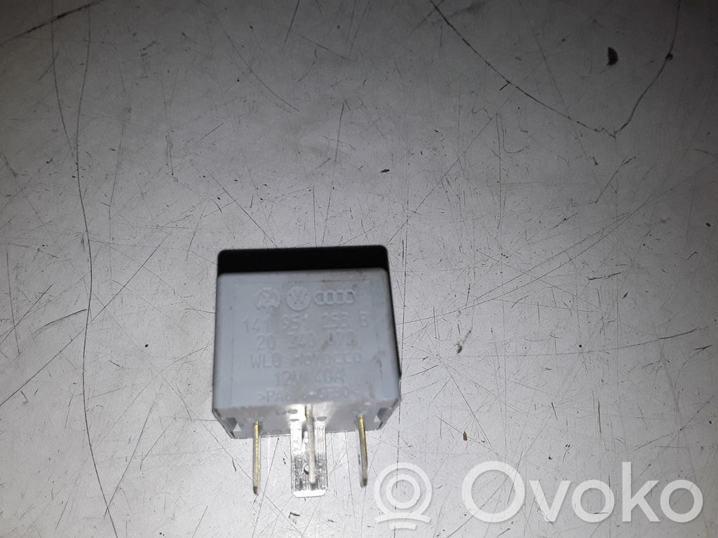 Volkswagen Multivan T5 Muu rele 