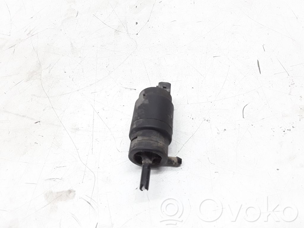 Opel Vectra C Windscreen/windshield washer pump 