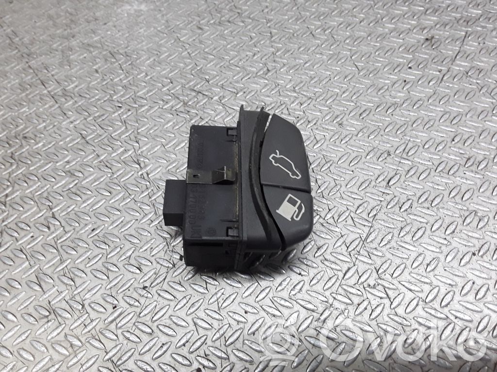 Volvo S70  V70  V70 XC Tailgate opening switch 