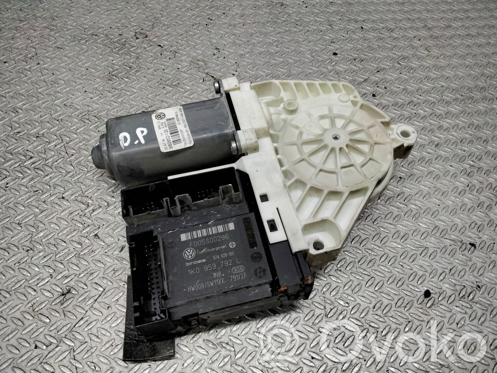 Volkswagen PASSAT B6 Motorino alzacristalli della portiera anteriore 