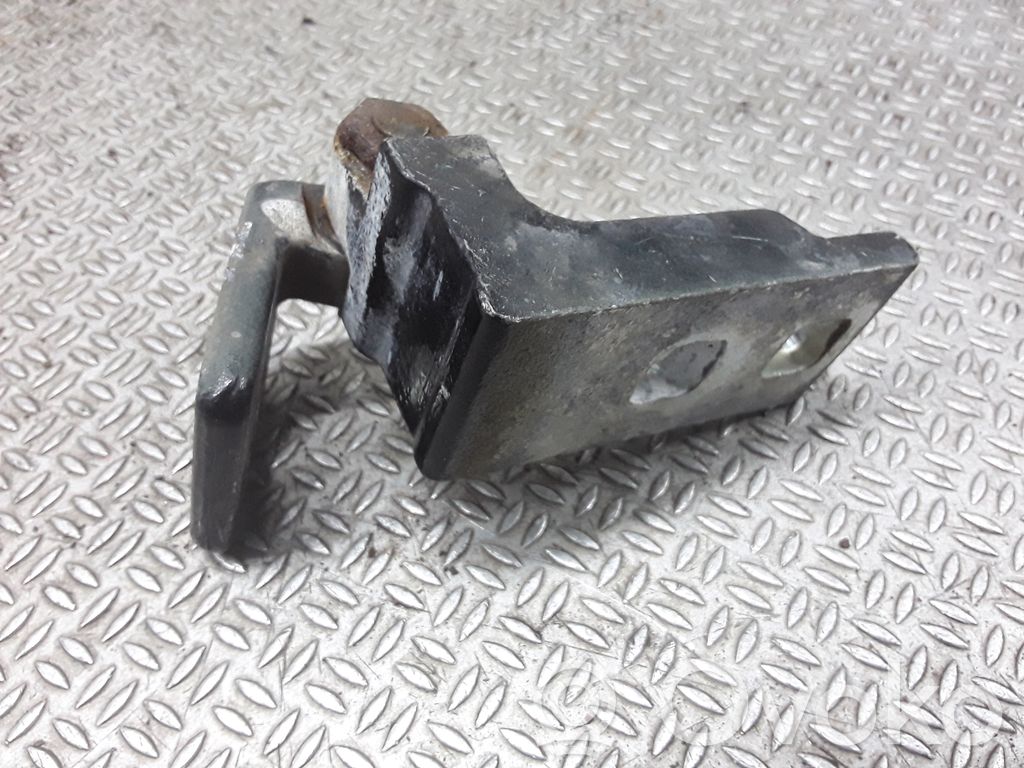 Opel Corsa D Priekšpusē apakšējā vira (eņģe) 