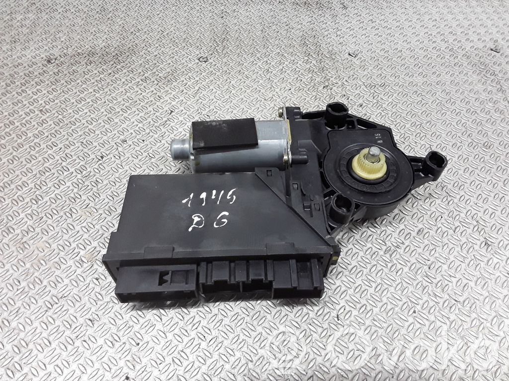 Rear door window regulator motor   8Z0959802A,104349102,5WK48724BBF