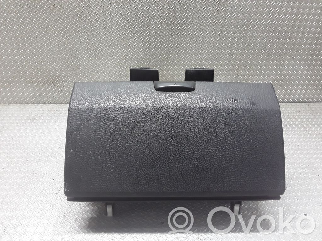Mazda 6 Glove box 