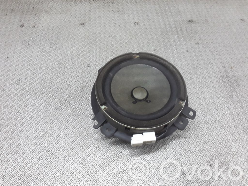 Altavoz de la puerta delantera   963301G110