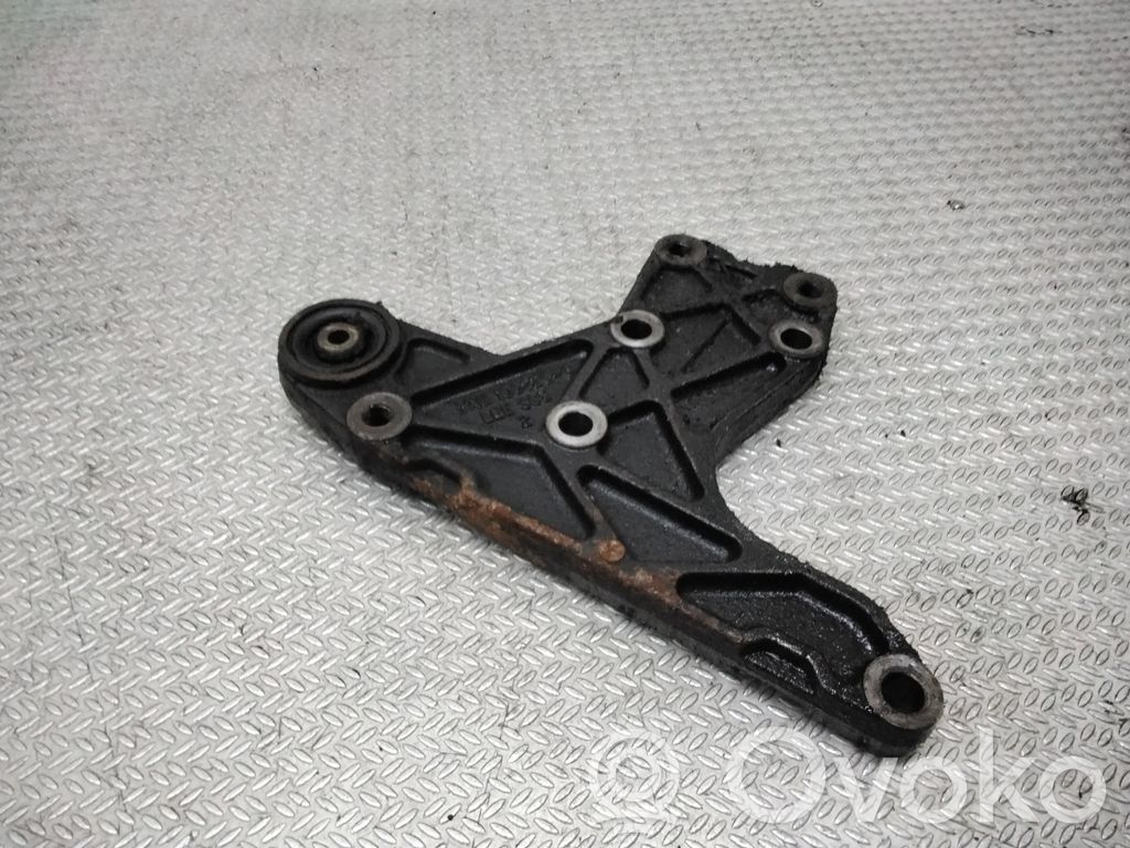 Engine mounting bracket   TAU100220C
