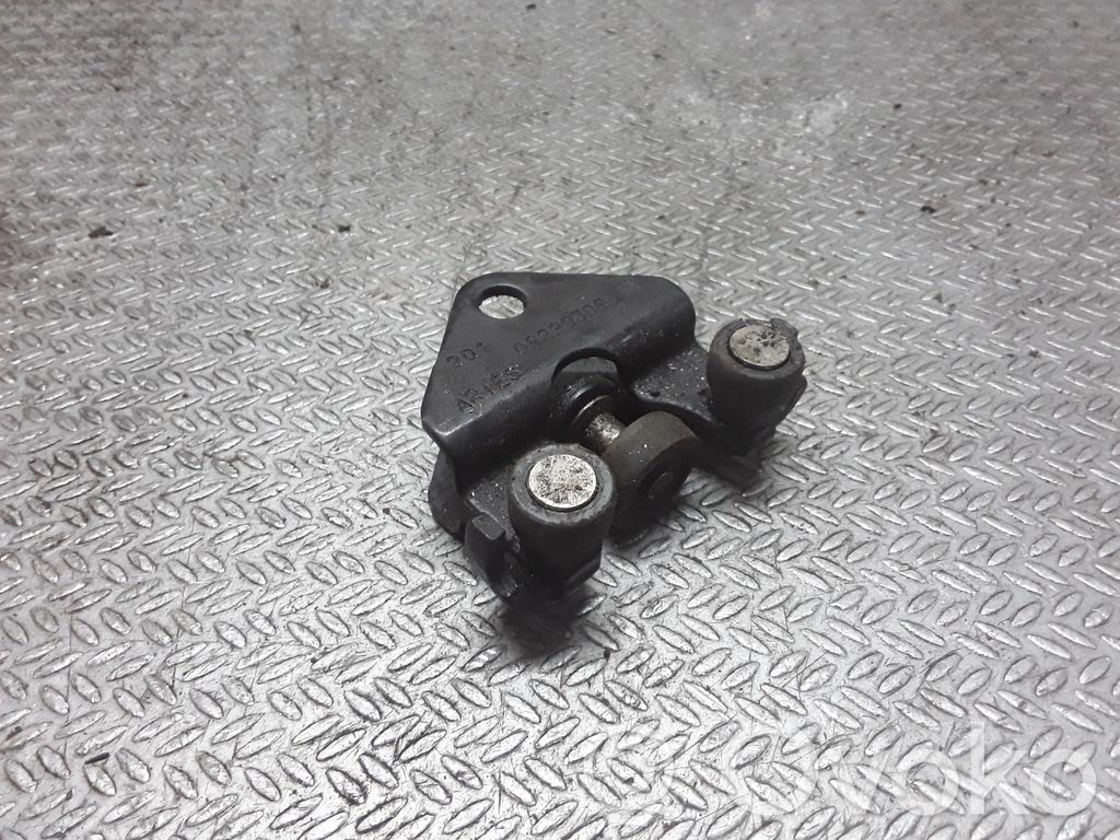 Sliding door lower roller guide/hinge   09229309