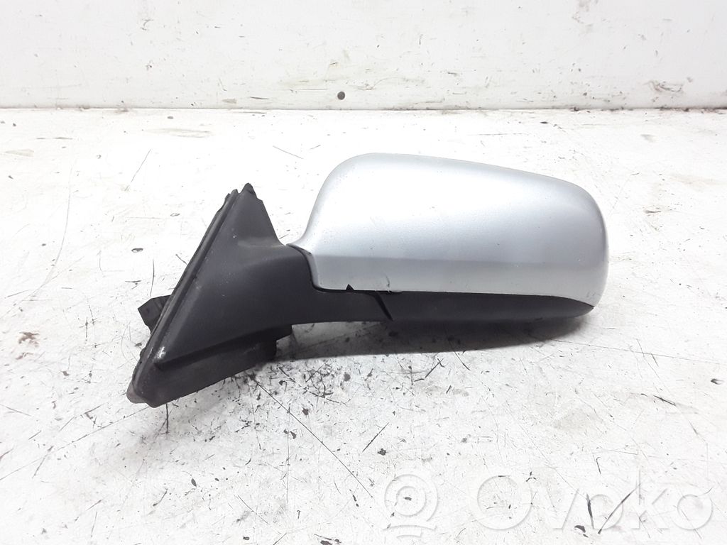 Audi A4 S4 B5 8D Front door electric wing mirror 