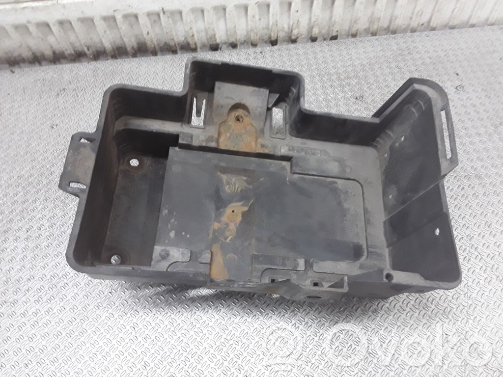 Ford Focus Akkulaatikon alusta 