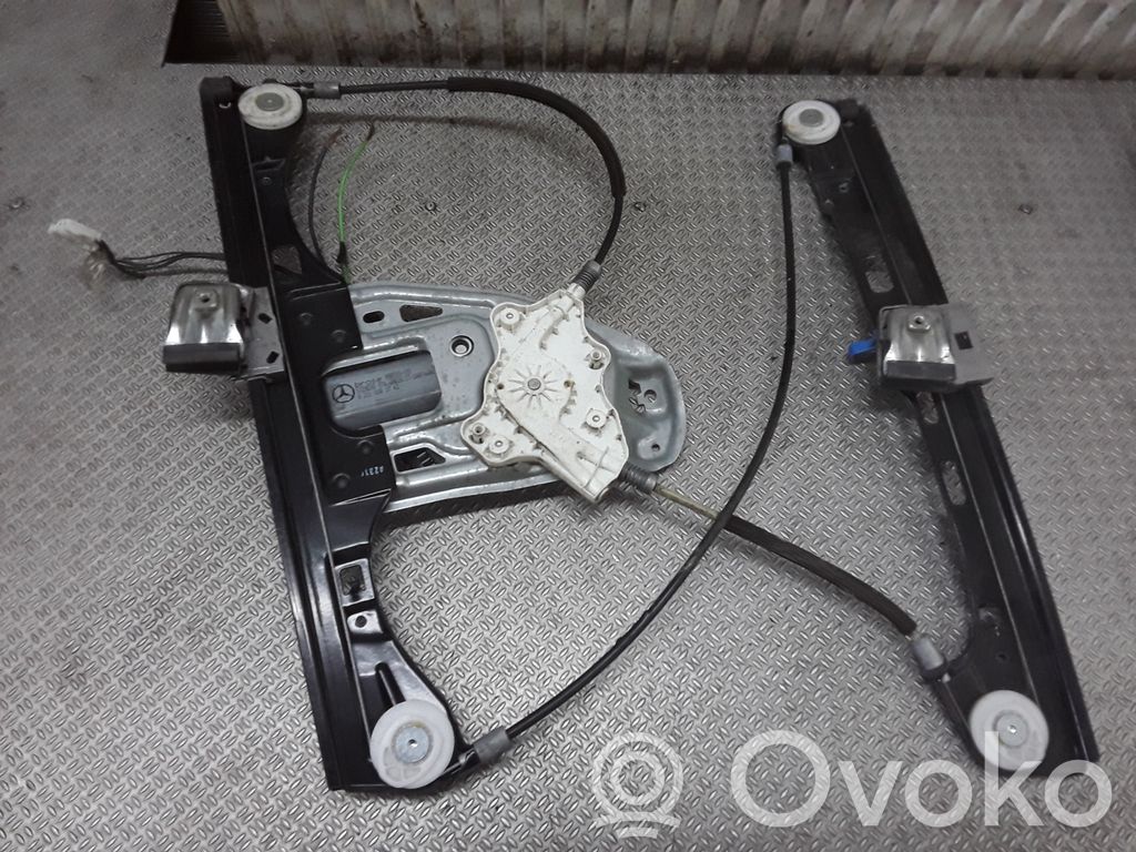 Mercedes-Benz C W203 Macara ușă față cu motor 