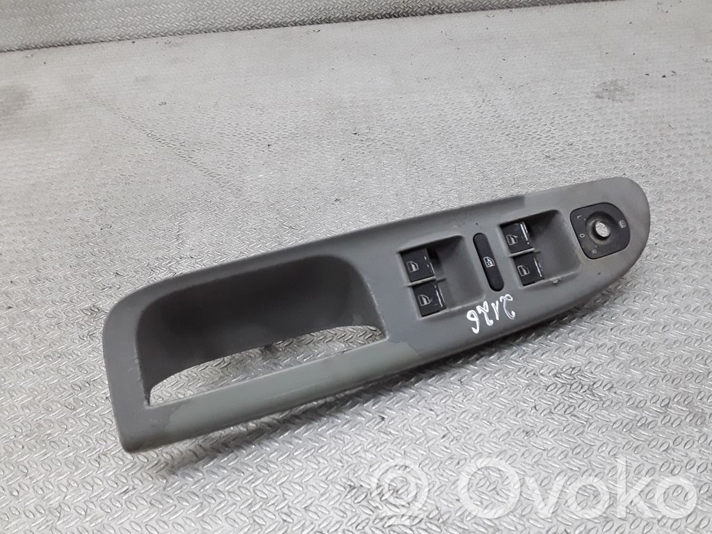 Electric window control switch   3C1867171