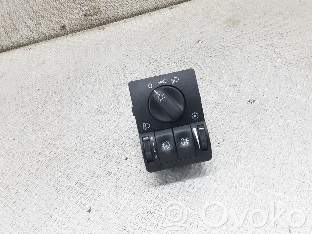 Light switch   09180770