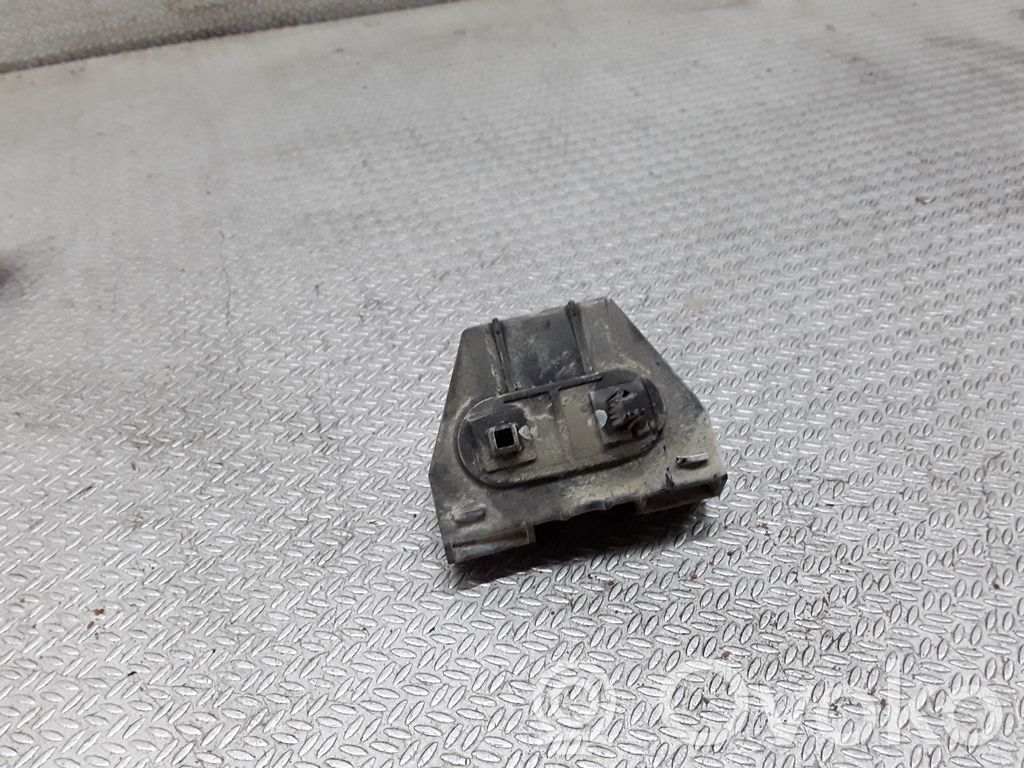 Toyota Avensis T250 Uchwyt / Mocowanie zderzaka tylnego 