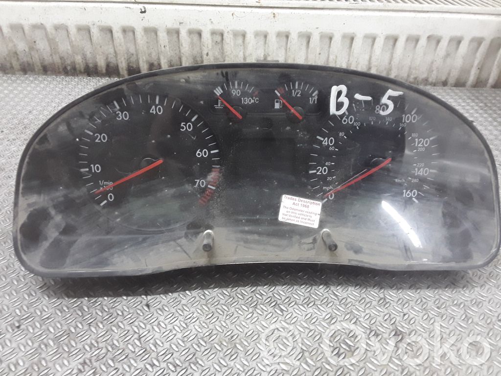 Volkswagen PASSAT B5 Licznik / Prędkościomierz 