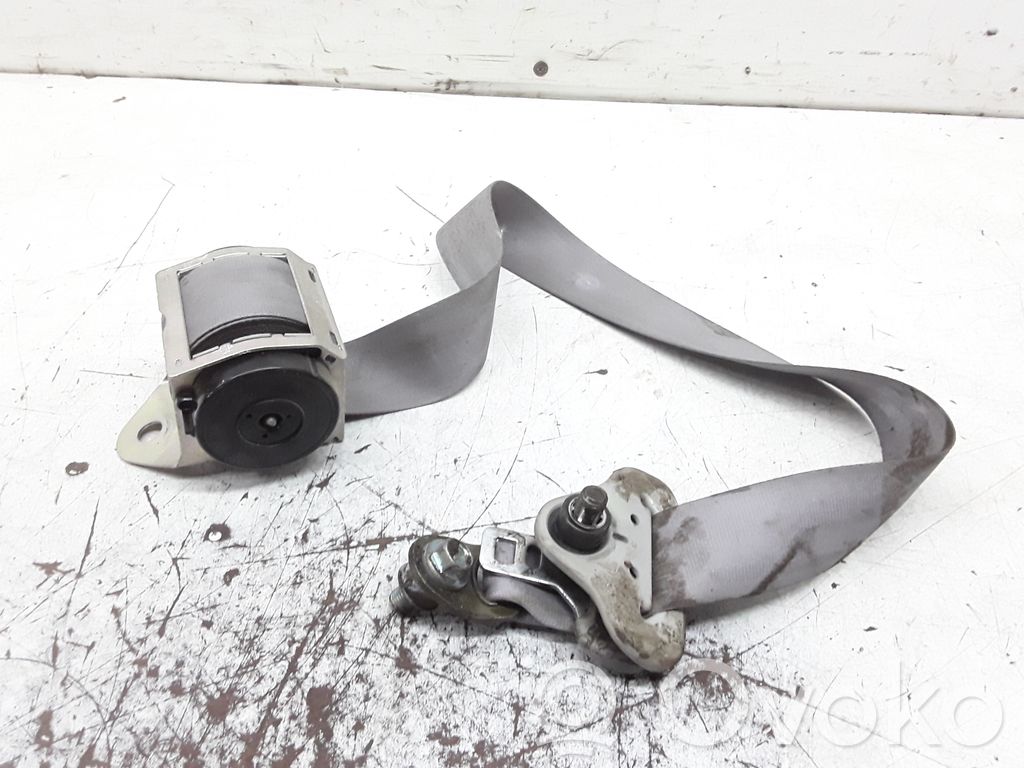 Mazda 3 I Front seatbelt 