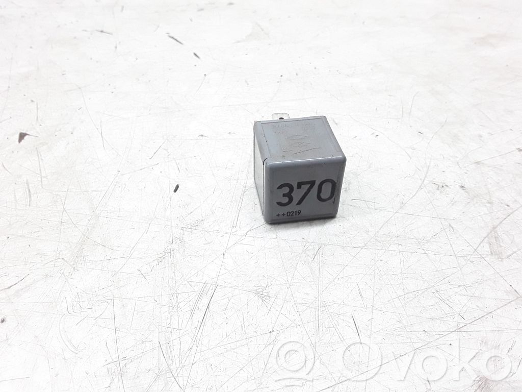 Other relay   8D0951253