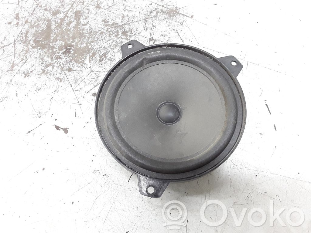 BMW 3 E46 Garsiakalbis (-iai) priekinėse duryse 