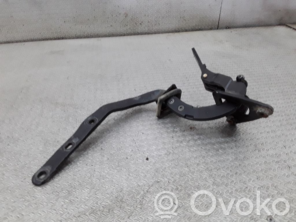 Volvo XC70 Tailgate/trunk/boot hinge 