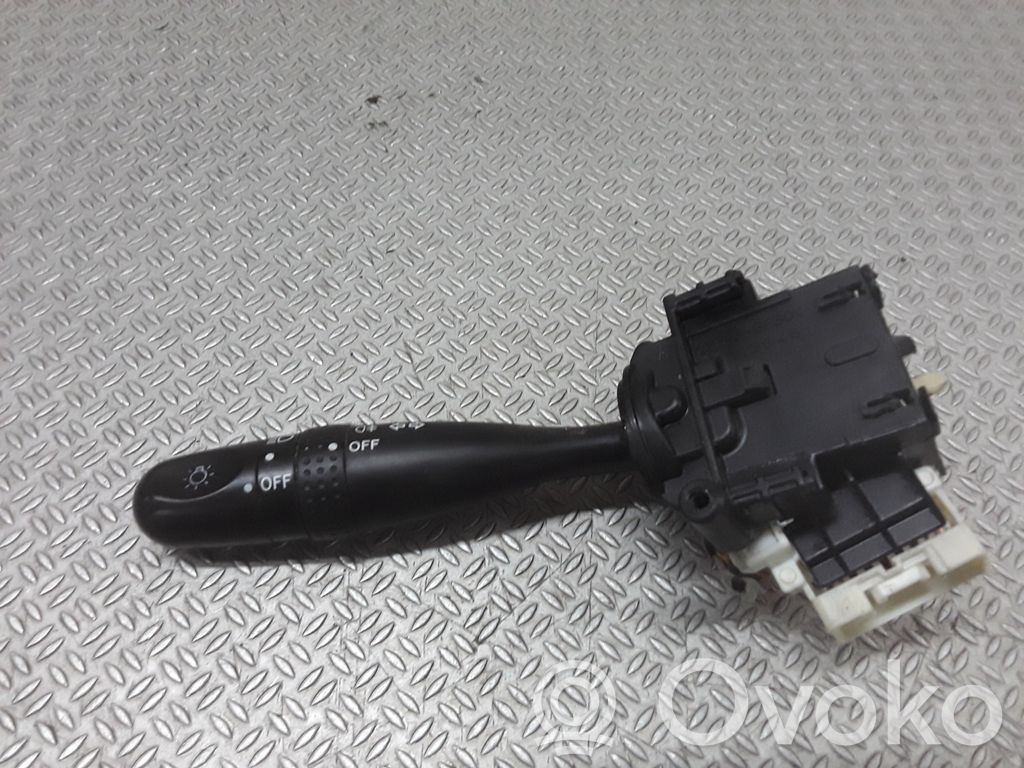 Toyota Yaris Verso Manetă semnalizator 