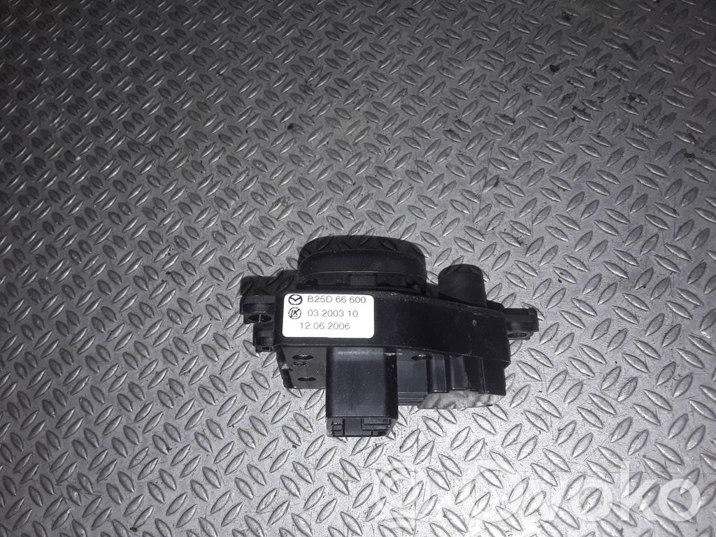 Mazda 2 Wing mirror switch 