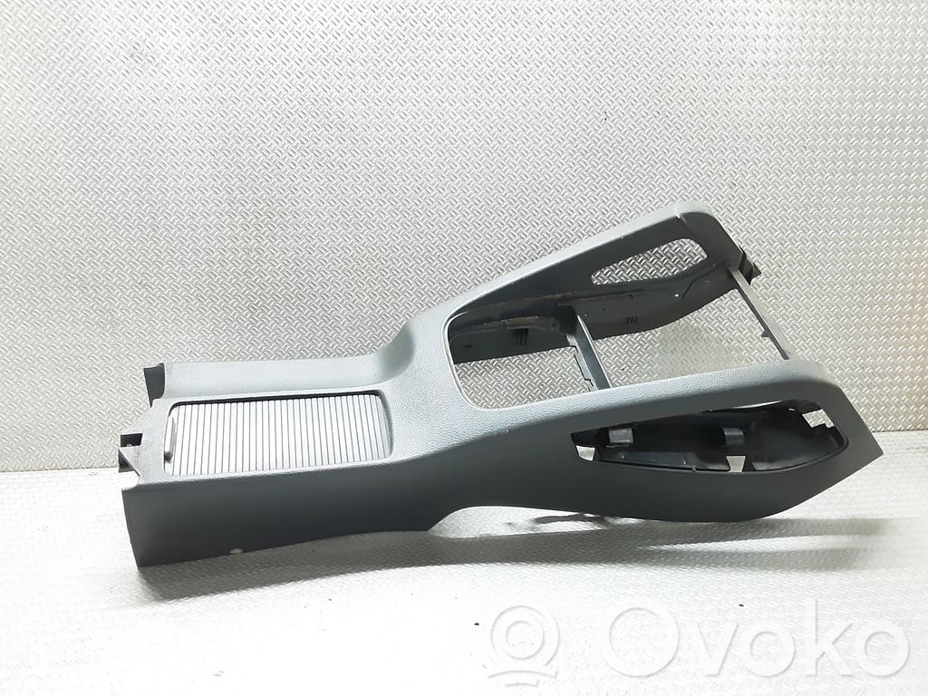 Volkswagen Golf V Centrālā konsole 