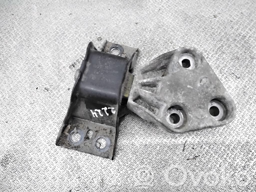 Renault Clio III Engine mount bracket 