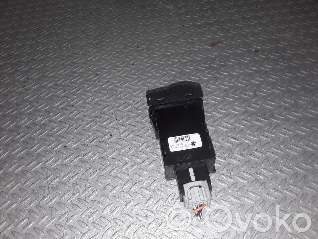 Vakionopeussäätimen ohjauskytkin   04057800