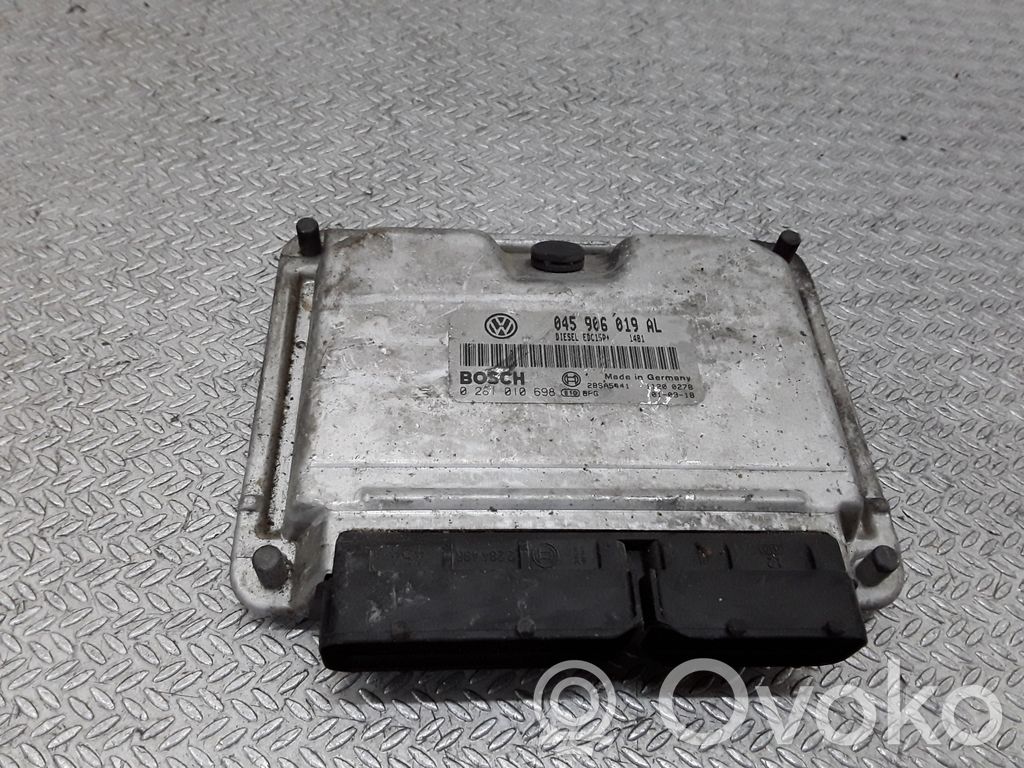 Volkswagen Polo III 6N 6N2 6NF Variklio valdymo blokas 