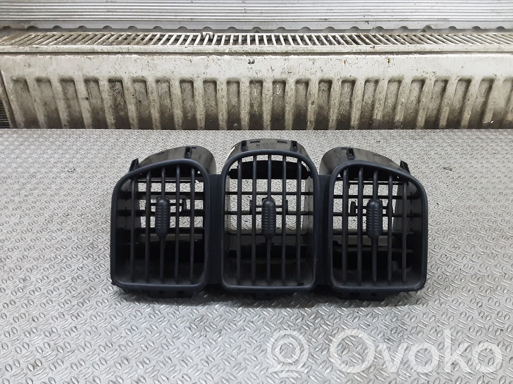 Grilă ventilație centrală   05009038AA