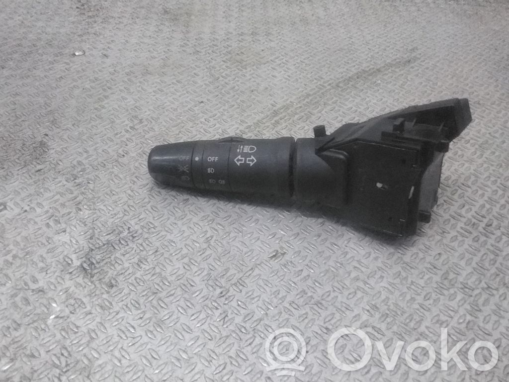 Nissan Almera N16 Leva indicatori 