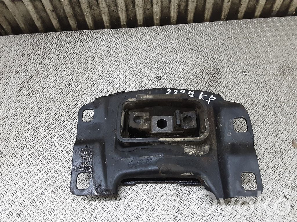 Soporte de montaje del motor   349311A