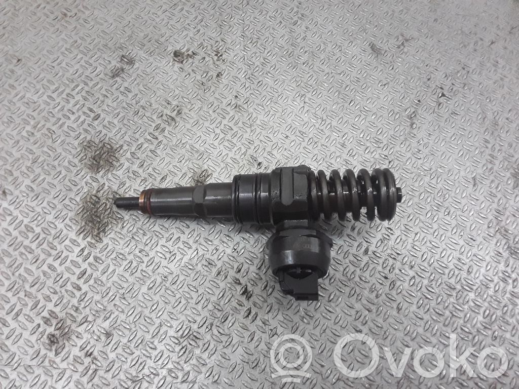 Fuel injector   038130073AK