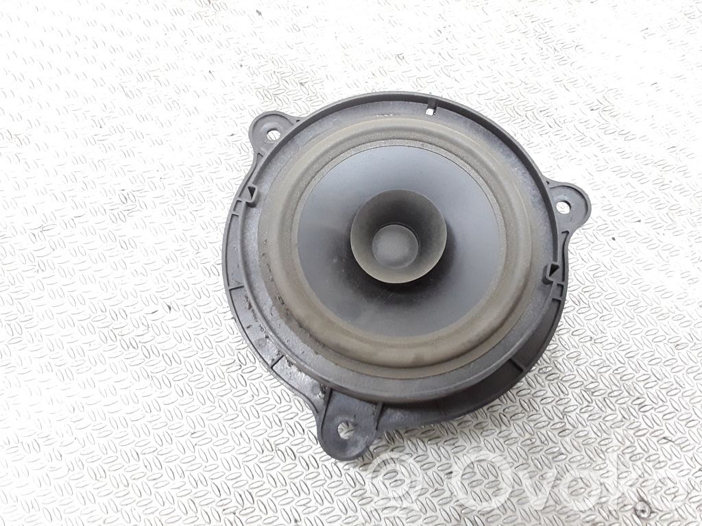 Nissan Primera Etuoven kaiutin 
