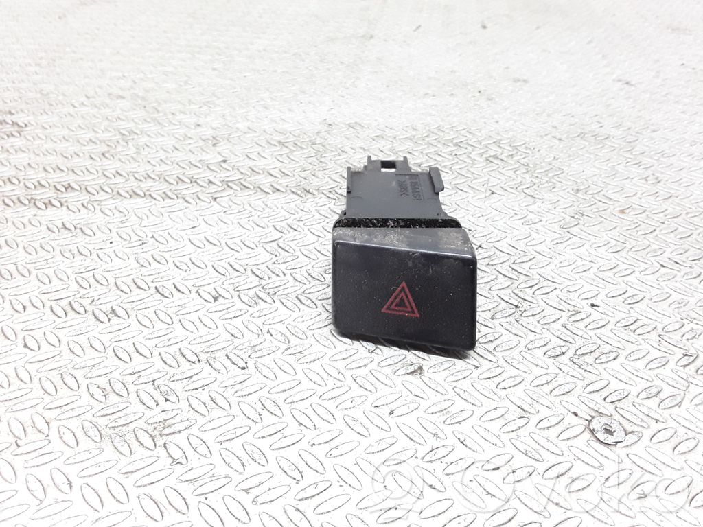 Avārijas lukturu slēdzis   15A468