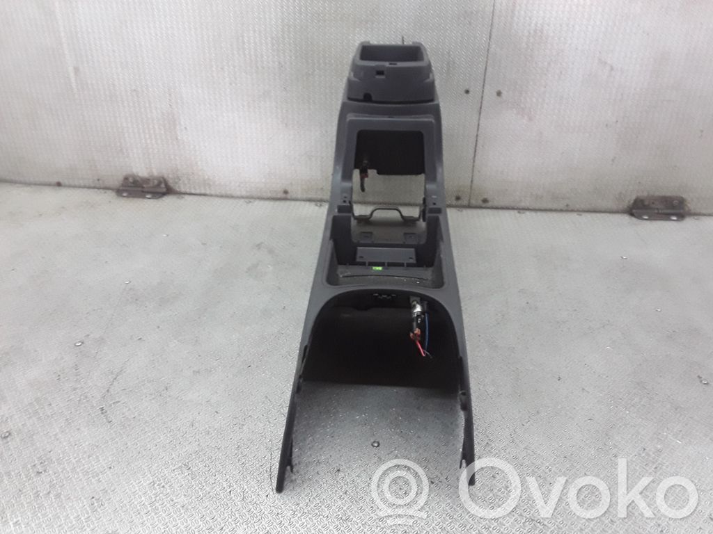 KIA Carens II Centrālā konsole 